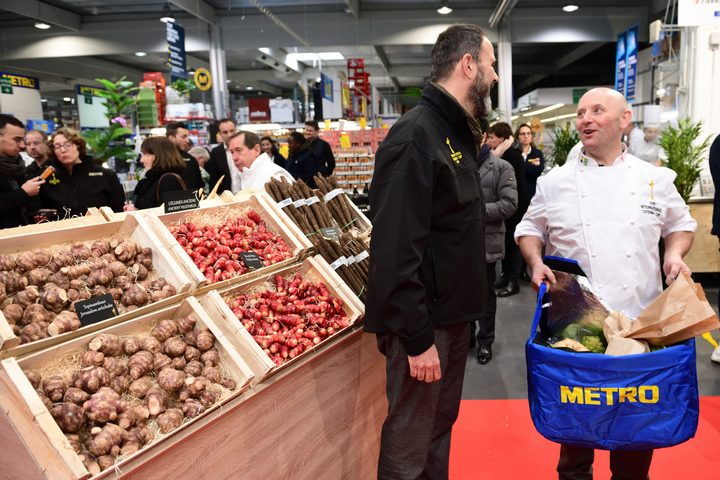 Reportage photo des candidats en pleine selection des produits frais au Sirha pour l'International Catering Cup