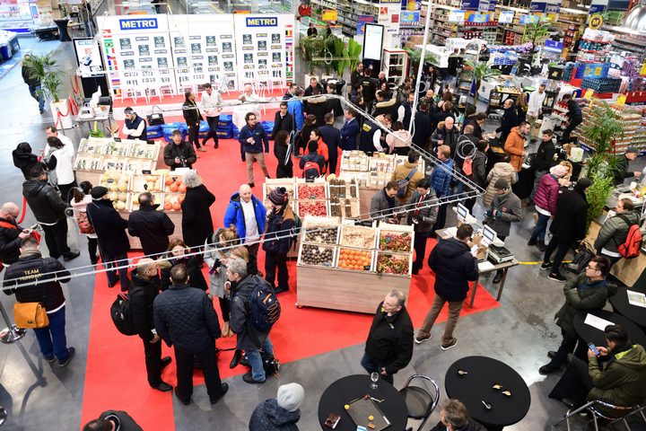 Ambiance de travail et de preparation des equipes dans les coulisses de la competition