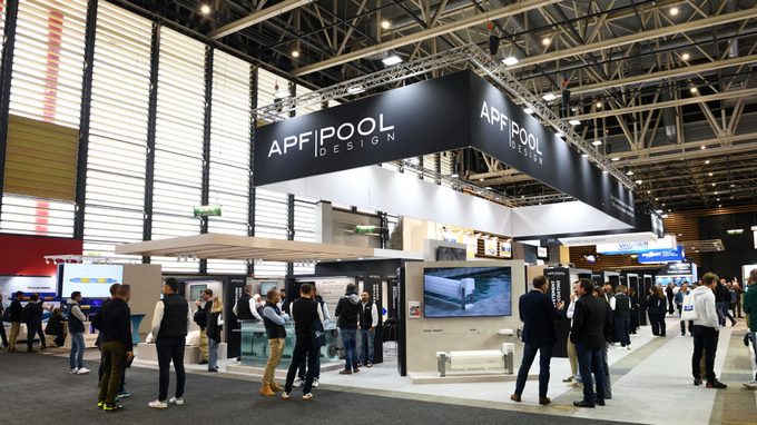 photo stand apres ouverture salon avec du monde, salon Global Piscine reportage photo eurexpo salon exposition Philippe Thery photographe