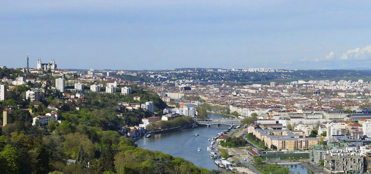 photo panoramique de Lyon fourviere et skyline credit photo philippe thery